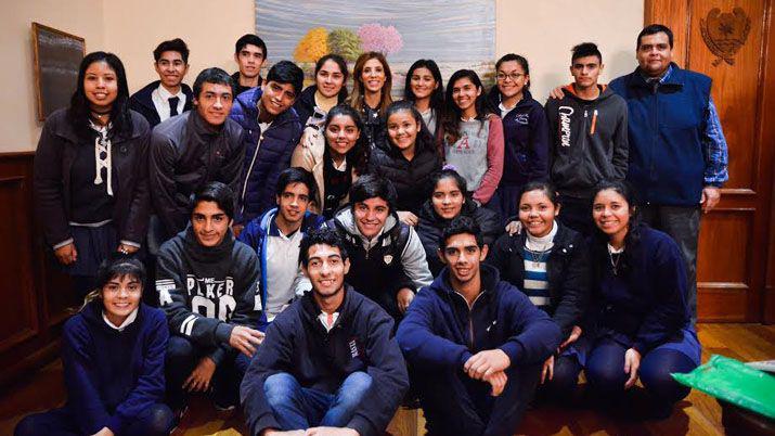 Alumnos del Colegio Madre Tierra visitaron a la Gobernadora