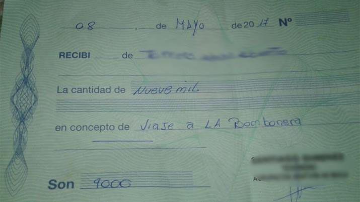 Maacutes de 60 santiaguentildeos hinchas de Boca denuncian estafa