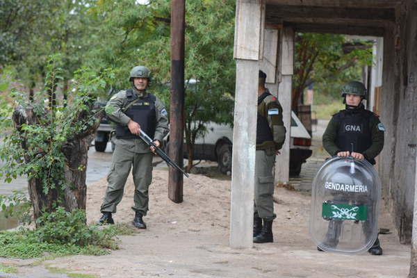 Desbaratan banda de distribuidores de cocaiacutena y marihuana en el Pacaraacute