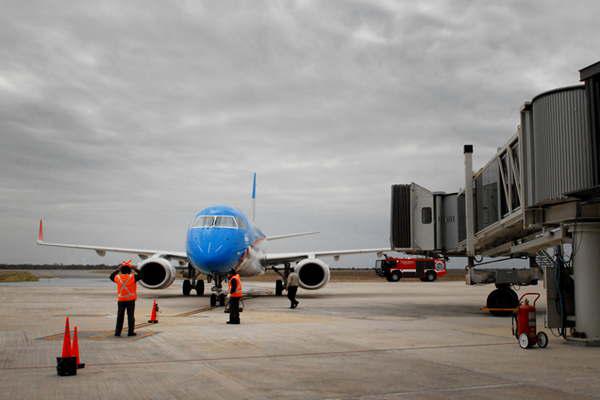 Bajaron tarifas en avioacuten y en micros de Buenos Aires a Las Termas y Santiago 