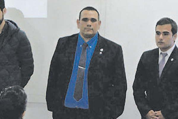 Criminoacutelogos capacitan a la policiacutea cientiacutefica santiaguentildea