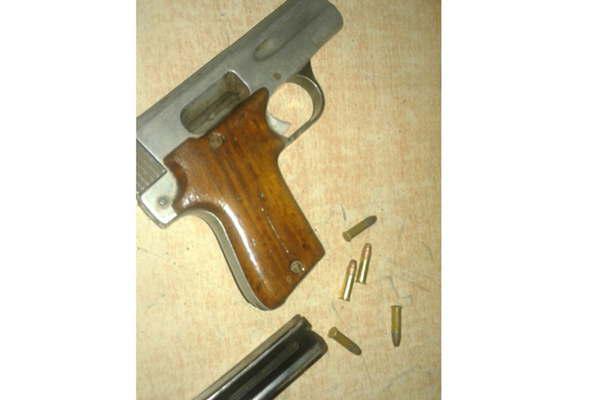 Por infiel su esposa adquirioacute una pistola para asesinarlo