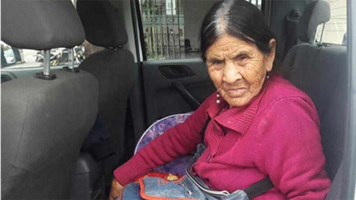 Vino de Jujuy a ver a su hija pero ella no la buscoacute de la terminal