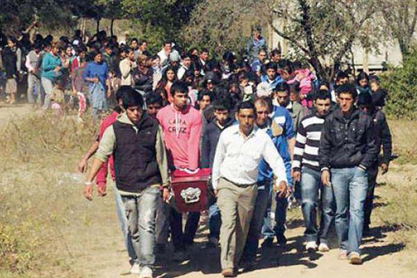 Juzgan a bandentildeo que asesinoacute a su ex en el velatorio de un amigo