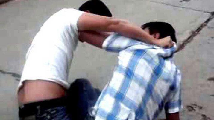 Golpeoacute violentamente a su amigo al recordar que no lo invitoacute a su cumpleantildeos