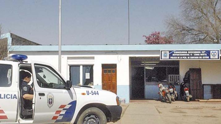 Intentoacute ahorcarse con un toalloacuten pero un policiacutea lo salvoacute