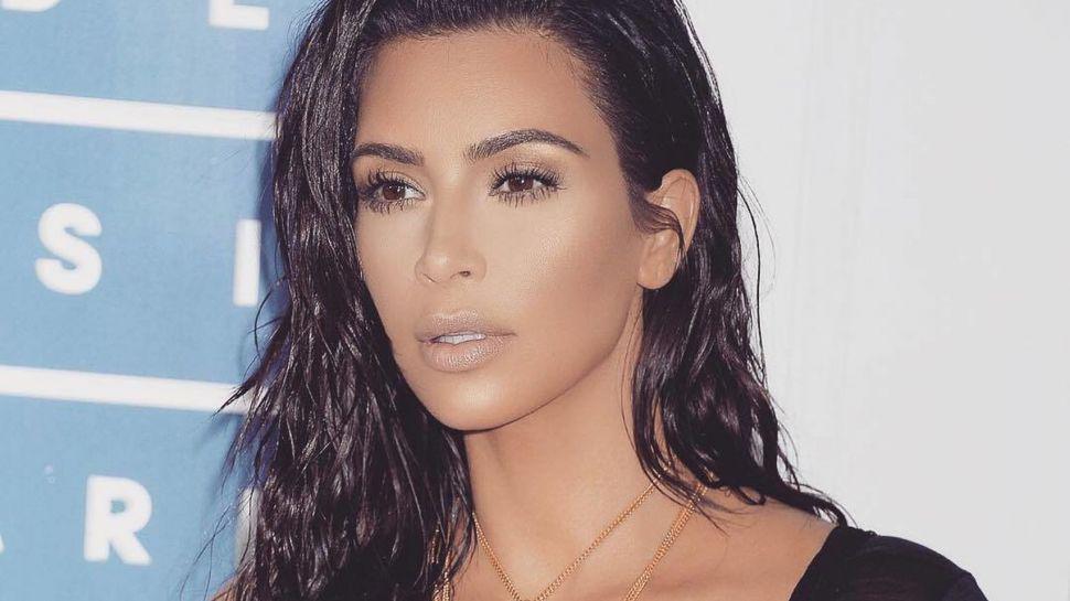 El tremendo escote de Kim Kardashian en su primer vivo de Instagram