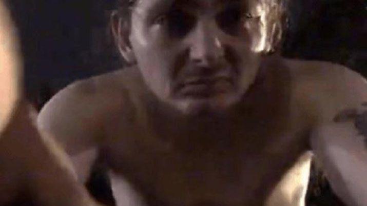 Msico se bañó en kerosene se prendió fuego y lo transmitió en vivo