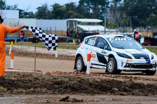 Pelaacuteez ganoacute en Uruguay el Argentino de Rally Cross 