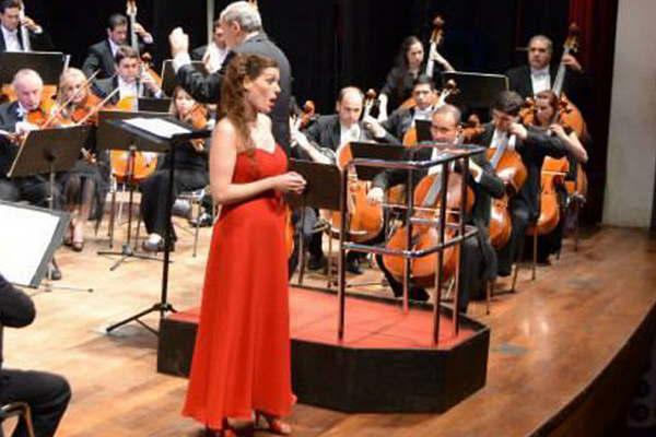 La soprano Gabriela Guzzo dictaraacute un taller gratuito en el Paraninfo de la Unse