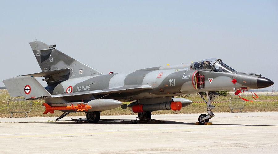 Se definioacute la compra de seis aviones cazabombarderos