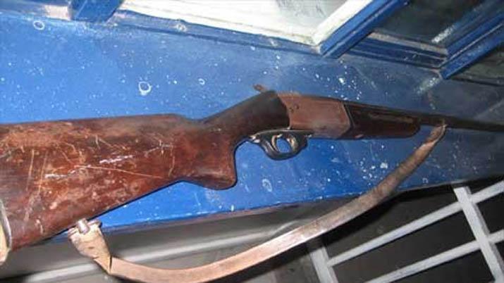 Se disparó en las piernas mientras cazaba