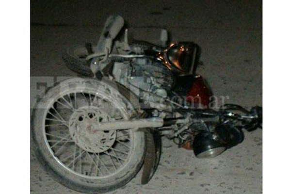 Peatoacuten lesionado al ser embestido  por una motocicleta en Antildeatuya 