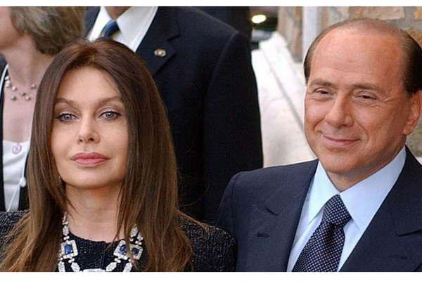Berlusconi debe pasarle 2 millones de euros por mes a su ex