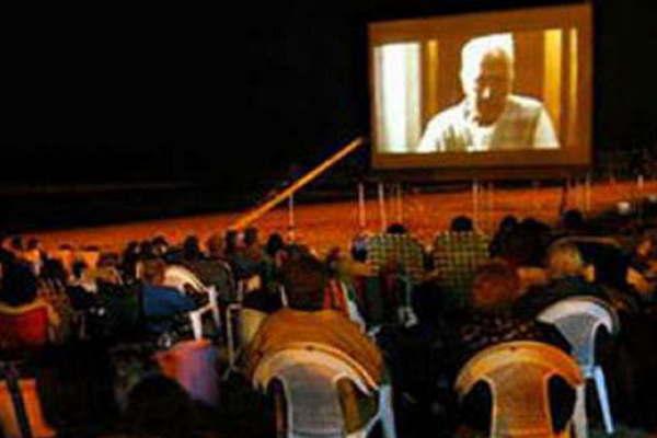 El cine moacutevil estaraacute en Caspi Corral y La Invernada durante el proacuteximo fin de semana