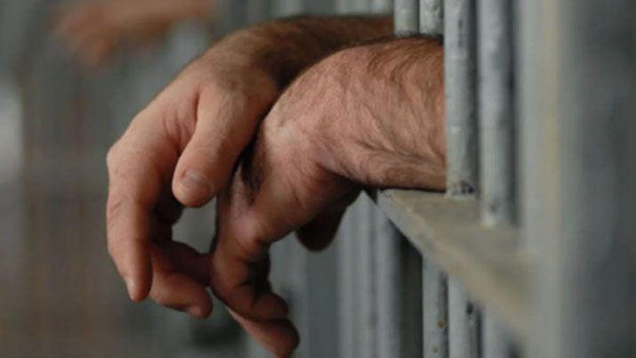 Investigan si un agresor sexual abusoacute de una nena de 11 antildeos durante una visita