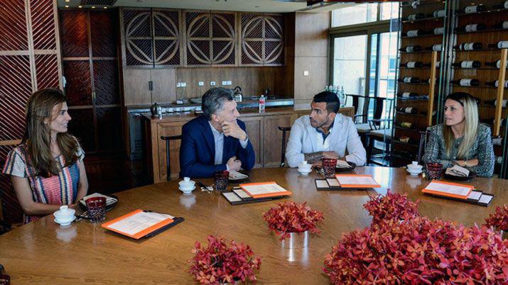 Macri se encontroacute con Carlitos teacutevez en Shanghai