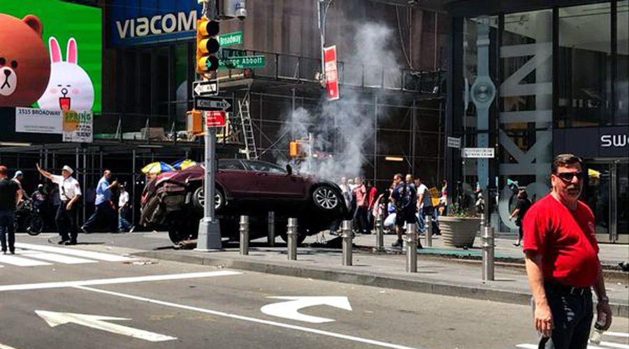Un auto en Times Square dejoacute al menos un muerto