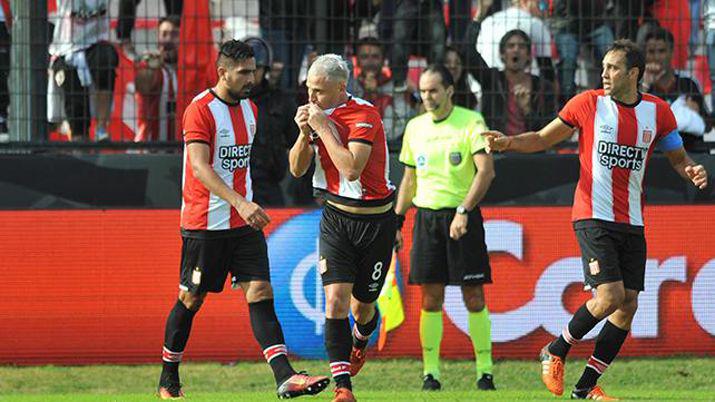 Estudiantes goleoacute en Ecuador y espera