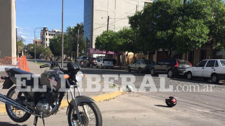 Nene de 5 antildeos cruzoacute la calle de imprevisto y fue chocado por una moto