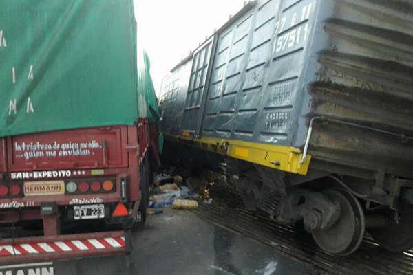 Joven santiaguentildea murioacute debajo del vagoacuten de un tren en Chaco