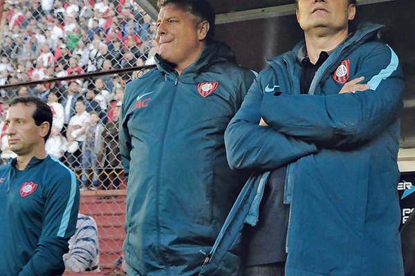 Diego Aguirre obligado a modificar el equipo