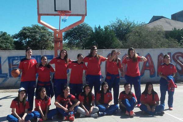Las chicas de Quimsa visitaron clubes de Loreto