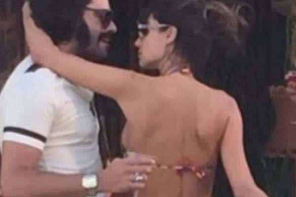 Pampita envuelta en un escaacutendalo 