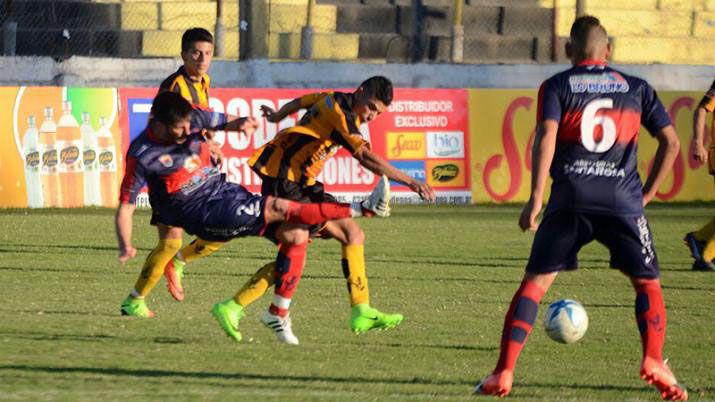 Por la miacutenima diferencia Guumlemes se impuso a Mitre