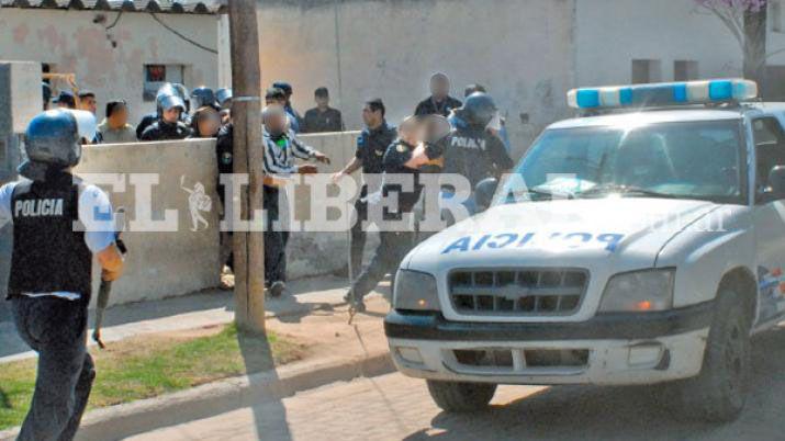 Colonia Dora- secuestran un cuchillo y detienen a dos hermanos