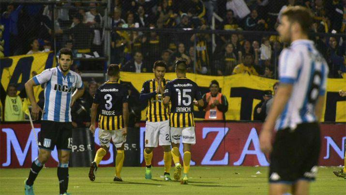 Central arrasoacute con un golpeado Racing en Rosario