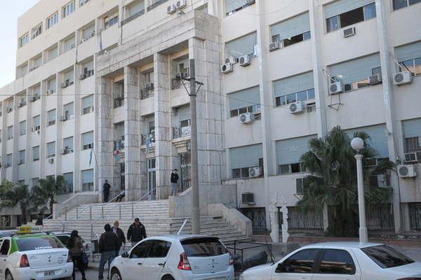 Empleado de un boliche habriacutea llevado a una menor a un sector privado