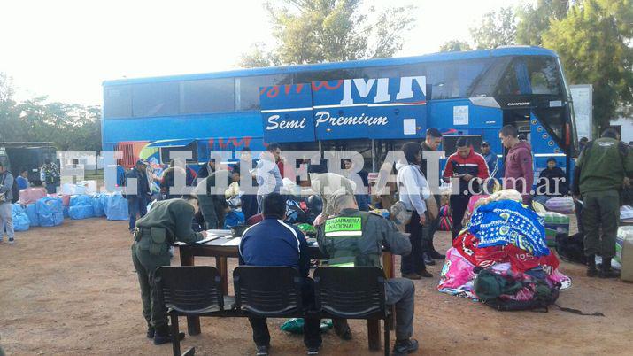 Gendarmeriacutea Nacional secuestroacute mercaderiacutea ilegal en el peaje de Fernaacutendez