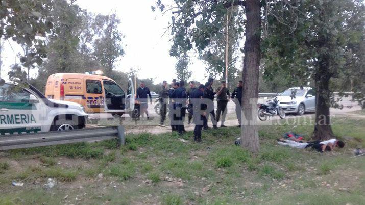 Gendarmes detienen a dos arrebatadores