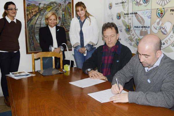 Firman convenio el municipio  y la Fundacioacuten Banco de Alimentos de Santiago del Estero