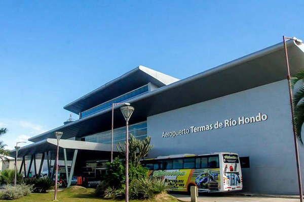 El aeropuerto de Las Termas de Riacuteo Hondo tendraacute vuelos todos los diacuteas