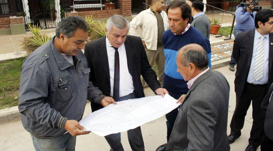 Infante supervisoacute el inicio de la obra de extensioacuten de red de gas