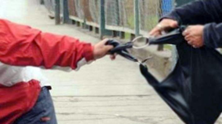Mujer sufrió un violentísimo arrebato por parte de un motochorro FOTO DE ARCHIVO