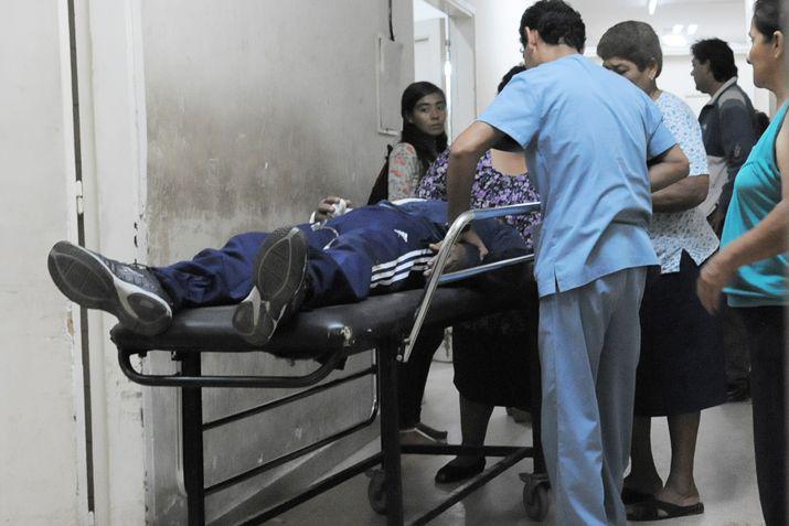 Empleado de lavadero se cayoacute y se rompioacute todo