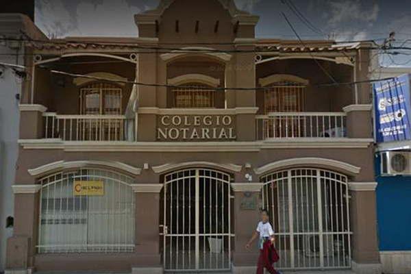 Denuncian defraudacioacuten de casi  4000000 con timbradora que opera en Colegio de Escribanos