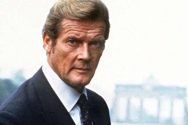 Roger Moore el actor que encarnoacute a James Bond en siete oportunidades