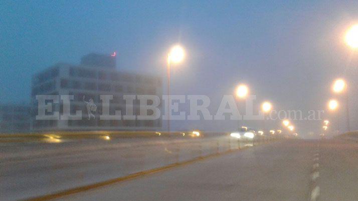 Una densa neblina sorprendioacute a los santiaguentildeos esta mantildeana