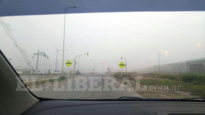 Una densa neblina sorprendioacute a los santiaguentildeos esta mantildeana