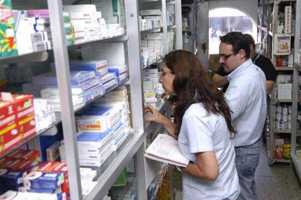 Prohiacuteben venta a una drogueriacutea de Tucumaacuten que comercializaba sus medicamentos en Santiago