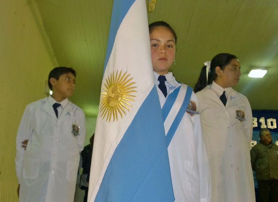 A pesar de las inclemencias climaacuteticas se celebra un nuevo aniversario de la patria