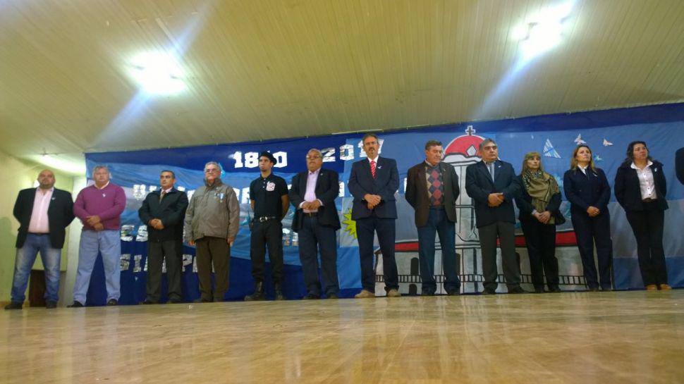 A pesar de las inclemencias climaacuteticas se celebra un nuevo aniversario de la patria