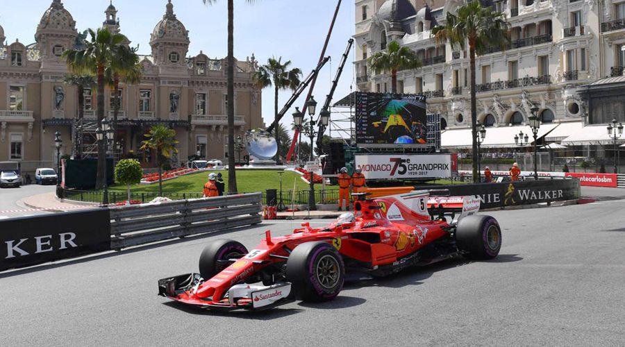 Sebastian Vettel y Ferrari meten miedo en Moacutenaco