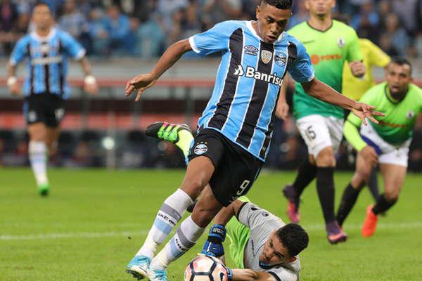 Gremio y Guaraniacute de Paraguay a los octavos