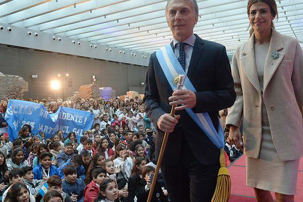 Estamos comprometidos a reducir la pobreza aseguroacute Macri en  los festejos patrios