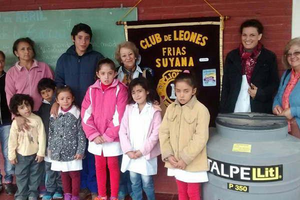 El club de Leones Friacuteas Suyana hizo donaciones y dictoacute talleres